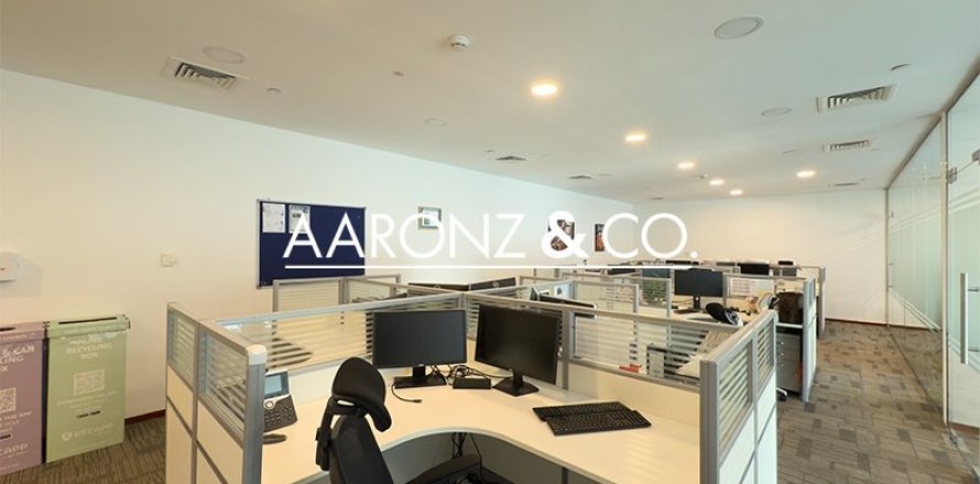 Office de 179m² en Sheikh Zayed Road, UAE No. 140662