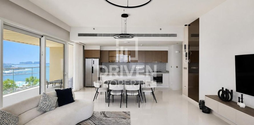 2 bedrooms Apartment in EMAAR Beachfront, UAE No. 198856