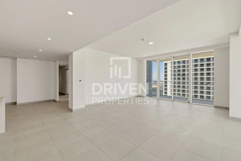 Квартира с 3 спальнями в EMAAR Beachfront, ОАЭ №192642 4