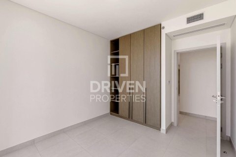 Квартира с 3 спальнями в EMAAR Beachfront, ОАЭ №192642 8