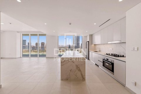Квартира с 3 спальнями в EMAAR Beachfront, ОАЭ №192642 3