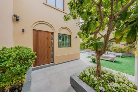 Villa de 4 dormitorios en Casa, UAE No. 188003 3
