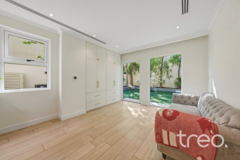 Villa de 4 dormitorios en Casa, UAE No. 188003 12