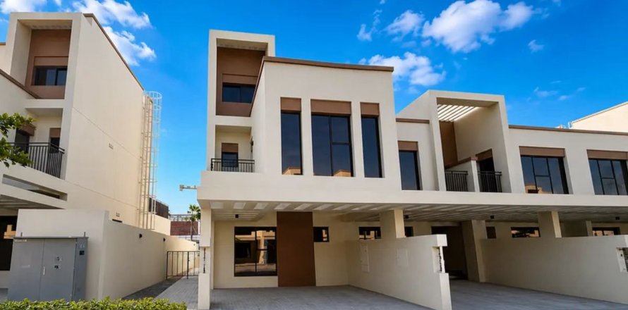5 bedrooms Townhouse in Dubai, UAE No. 165306