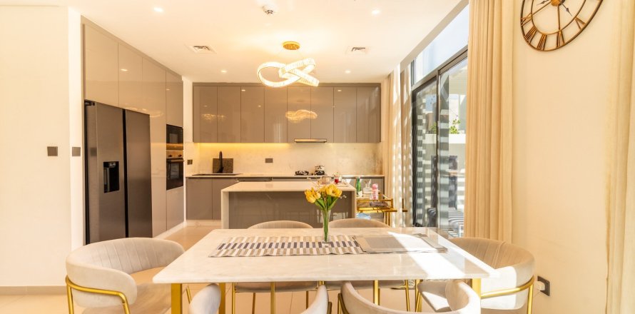 4 bedrooms Townhouse in Dubai, UAE No. 183564