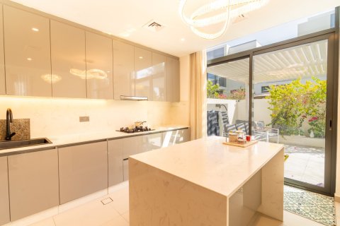 4 bedrooms Townhouse in Dubai, UAE No. 183564 4