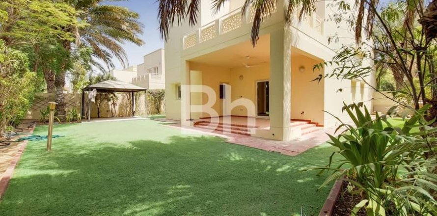 Villa de 4 dormitorios  No. 114529