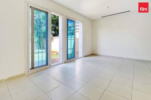 Townhouse de 2 dormitorios en Dubai, UAE No. 205211