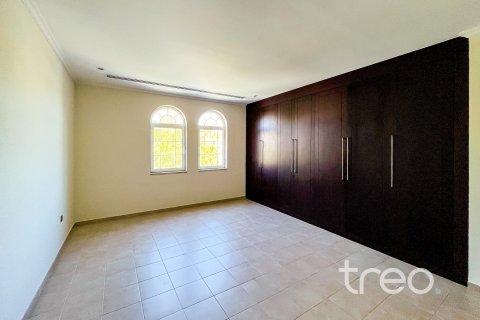 Villa de 4 dormitorios en Legacy, UAE No. 198701 4