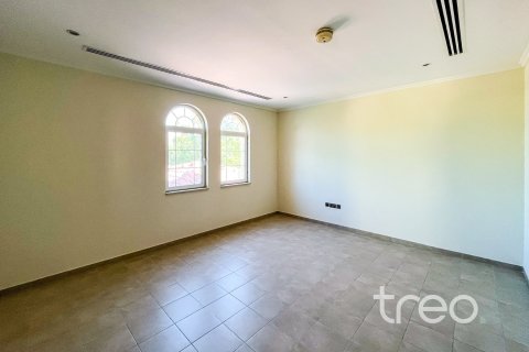 Villa de 4 dormitorios en Legacy, UAE No. 198701 8