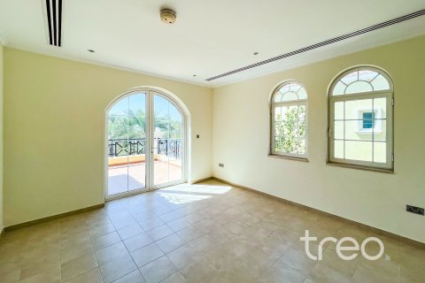 Villa de 4 dormitorios en Legacy, UAE No. 198701 7