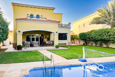 Villa de 4 dormitorios en Legacy, UAE No. 198701