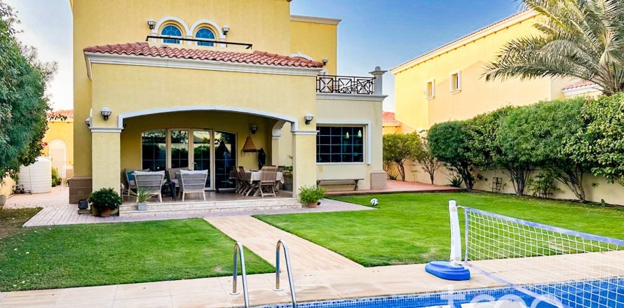 Villa de 4 dormitorios en Legacy, UAE No. 198701
