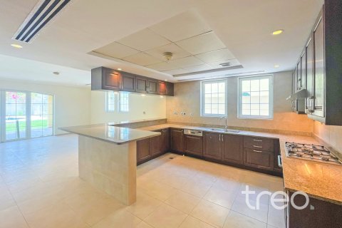 4 bedrooms Villa in Legacy, UAE No. 198703 12