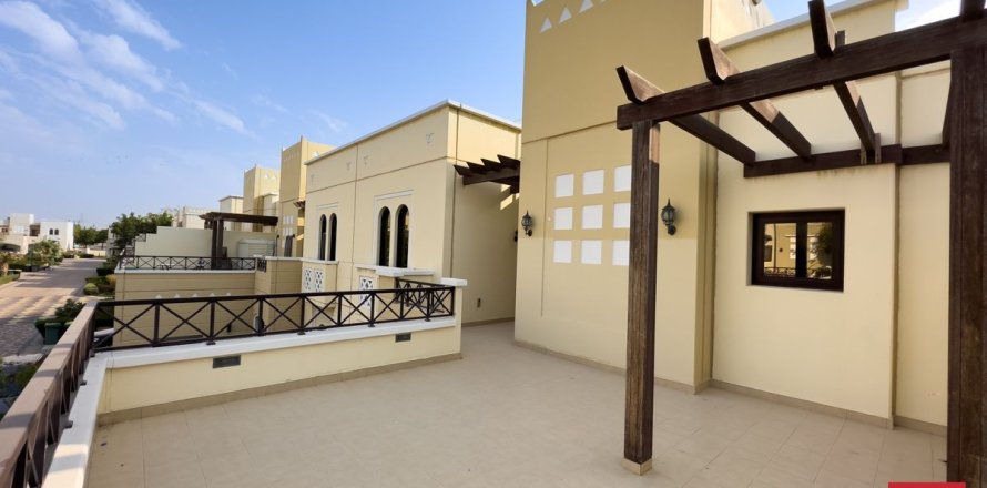 4 bedrooms Townhouse in Dubai, UAE No. 163722