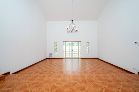Villa de 5 dormitorios en Al Barsha, UAE No. 202370 14