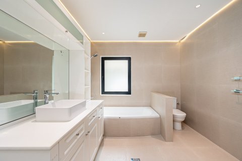 Villa de 5 dormitorios en Al Barsha, UAE No. 202370 22