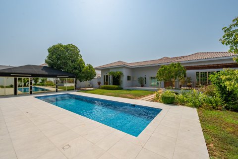 Villa de 5 dormitorios en Al Barsha, UAE No. 202370