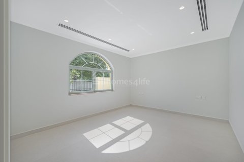 Villa de 5 dormitorios en Jumeirah Park, UAE No. 163396 8