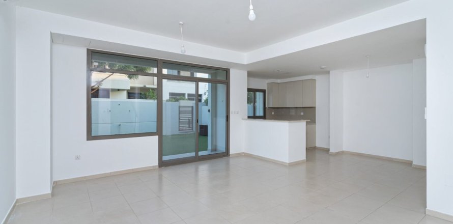 Villa de 3 dormitorios en Hayat Townhouses, UAE No. 163400