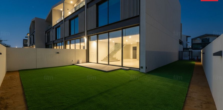 3 bedrooms Townhouse in Dubai, UAE No. 143503