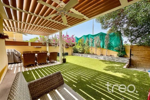 Villa de 2 dormitorios en Palmera 4, UAE No. 173668 3