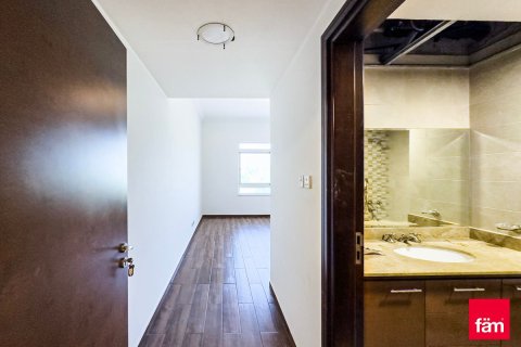 2 bedrooms Apartment in Dubai, UAE No. 143654 5