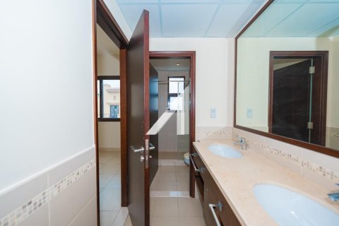 3 bedrooms Villa in Dubai, UAE No. 136828 17