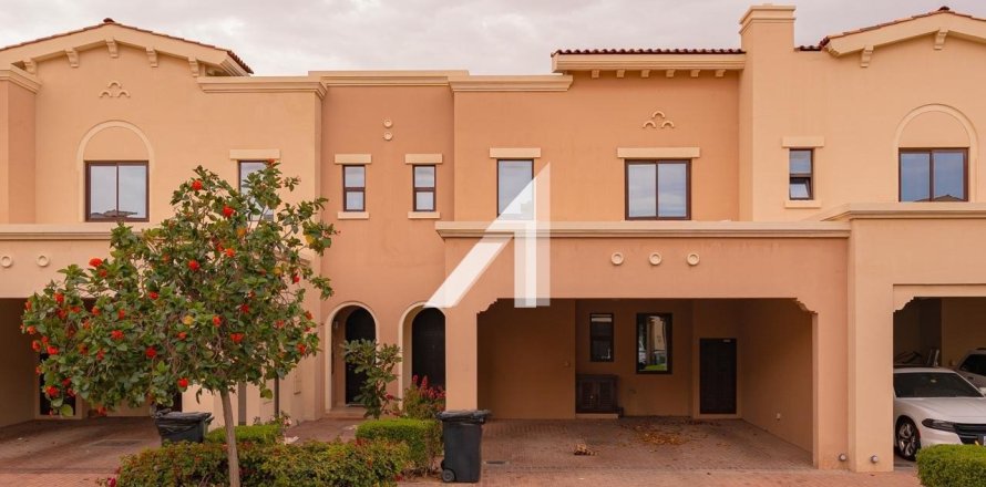 3 bedrooms Villa in Dubai, UAE No. 136828