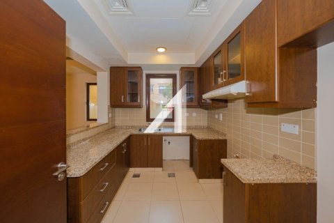 3 bedrooms Villa in Dubai, UAE No. 136828 6