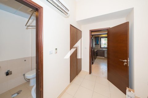 3 bedrooms Villa in Dubai, UAE No. 136828 12