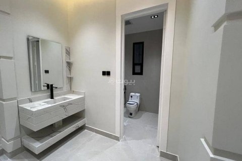 6 bedrooms Villa in Riyadh, Saudi Arabia No. 60556 14