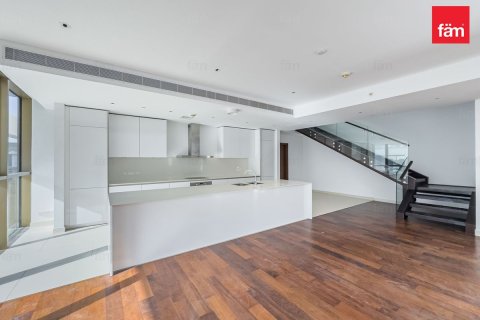 Apartment de 4 dormitorios en City Walk, UAE No. 166642 4