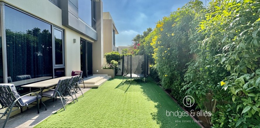 Villa de 4 dormitorios en Dubai Hills Estate, UAE No. 148173
