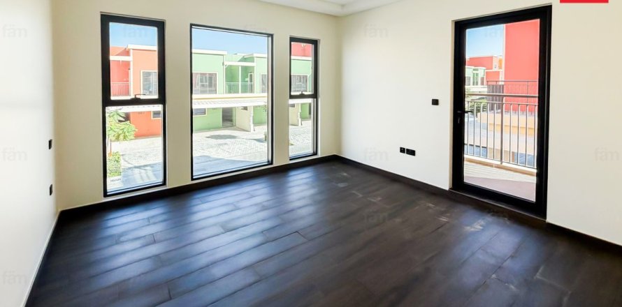 4 bedrooms Townhouse in Dubai, UAE No. 166043