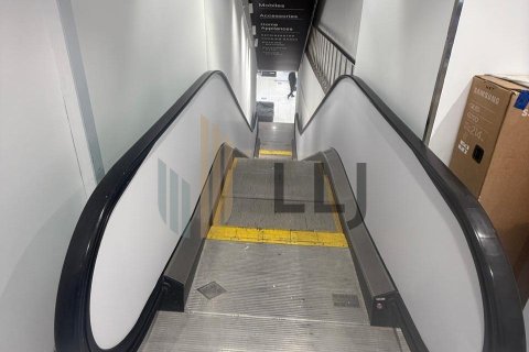 1010مربع، محل تجاري في Hamdan Street, الإمارات العربية المتحدة رقم 102004 17