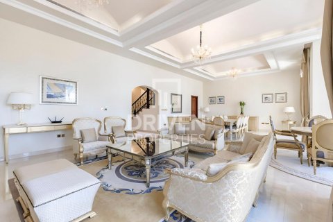 Villa de 5 dormitorios en The Crescent, UAE No. 192843