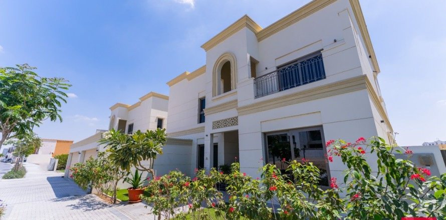 6 bedrooms Villa  No. 111371