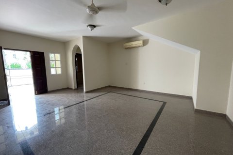 Villa Gemela de 4 dormitorios en Muscat, Oman No. 109221 3
