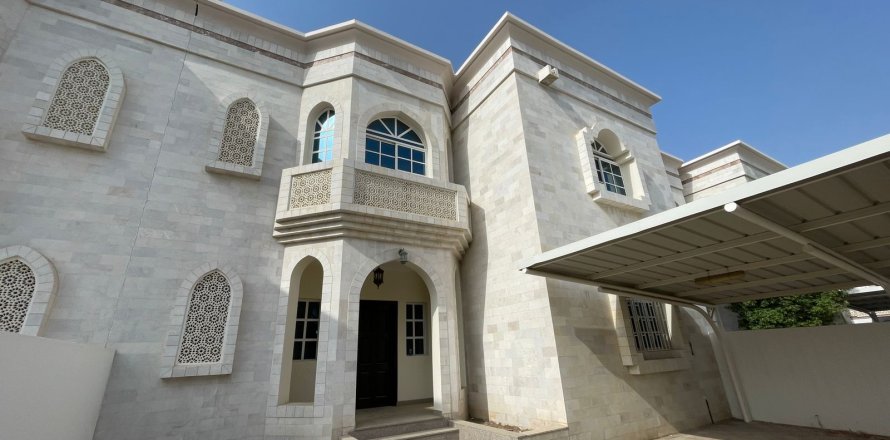 Villa Gemela de 4 dormitorios en Muscat, Oman No. 109221