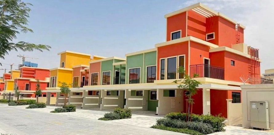 5 bedrooms Townhouse in Dubai, UAE No. 210892