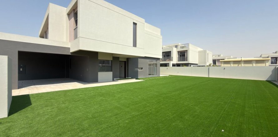 4 bedrooms Villa in Dubai, UAE No. 210893