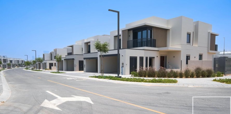 3 bedrooms Townhouse in Jebel Ali, UAE No. 194712