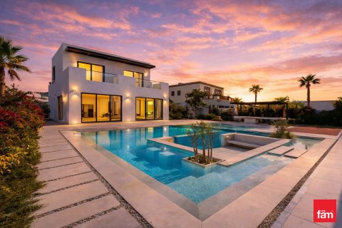Villa de 4 dormitorios en Dubai, UAE No. 147576