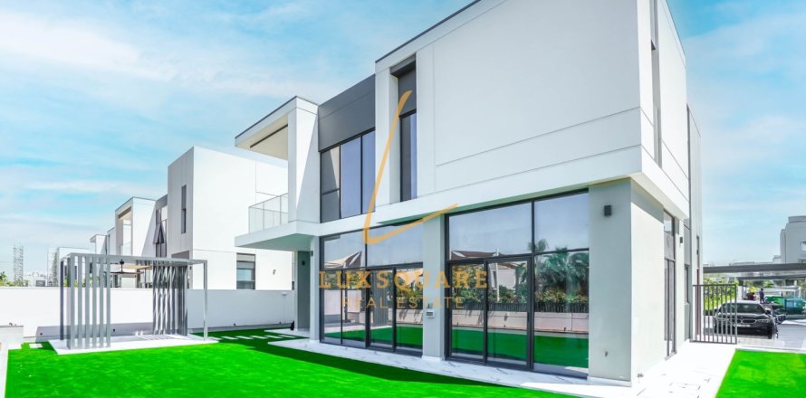 Villa de 5 dormitorios en Al Furjan, UAE No. 149149