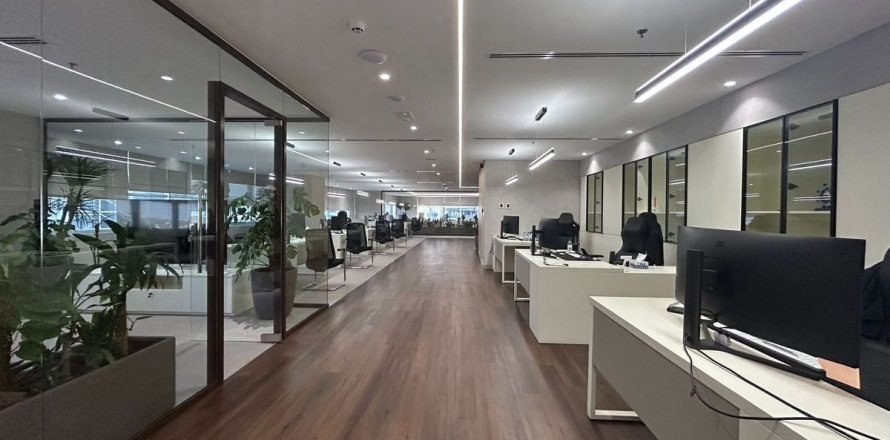 1100.1m² Office in Dubai, UAE No. 205378