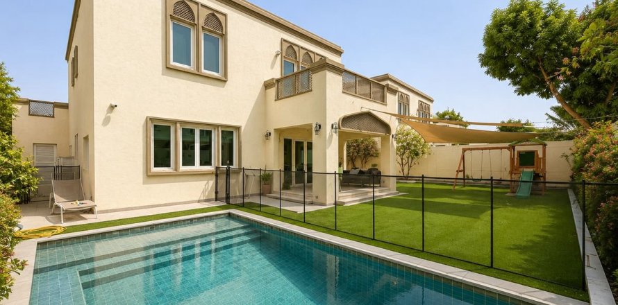 3 bedrooms Villa in Jumeirah Park, UAE No. 205380