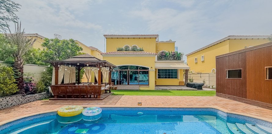Villa de 4 dormitorios en Legacy, UAE No. 173841