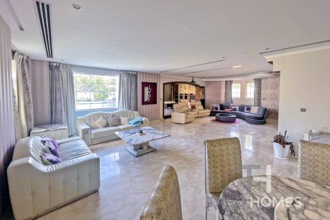 Villa de 4 dormitorios en Legacy, UAE No. 173841 10