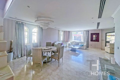Villa de 4 dormitorios en Legacy, UAE No. 173841 7